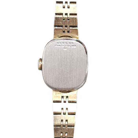 Vintage Caravelle ladies gold watch - Picture 4 of 4